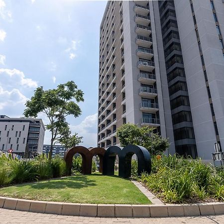 Top Floor Menlyn Maine Studio Apartment With Stunning Views & No Load Shedding Pretoria Exterior photo